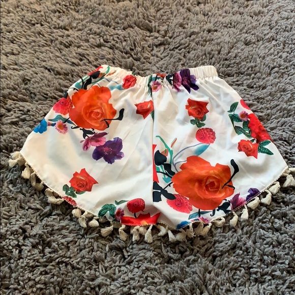 Flowered shorts - Picture 6 of 7